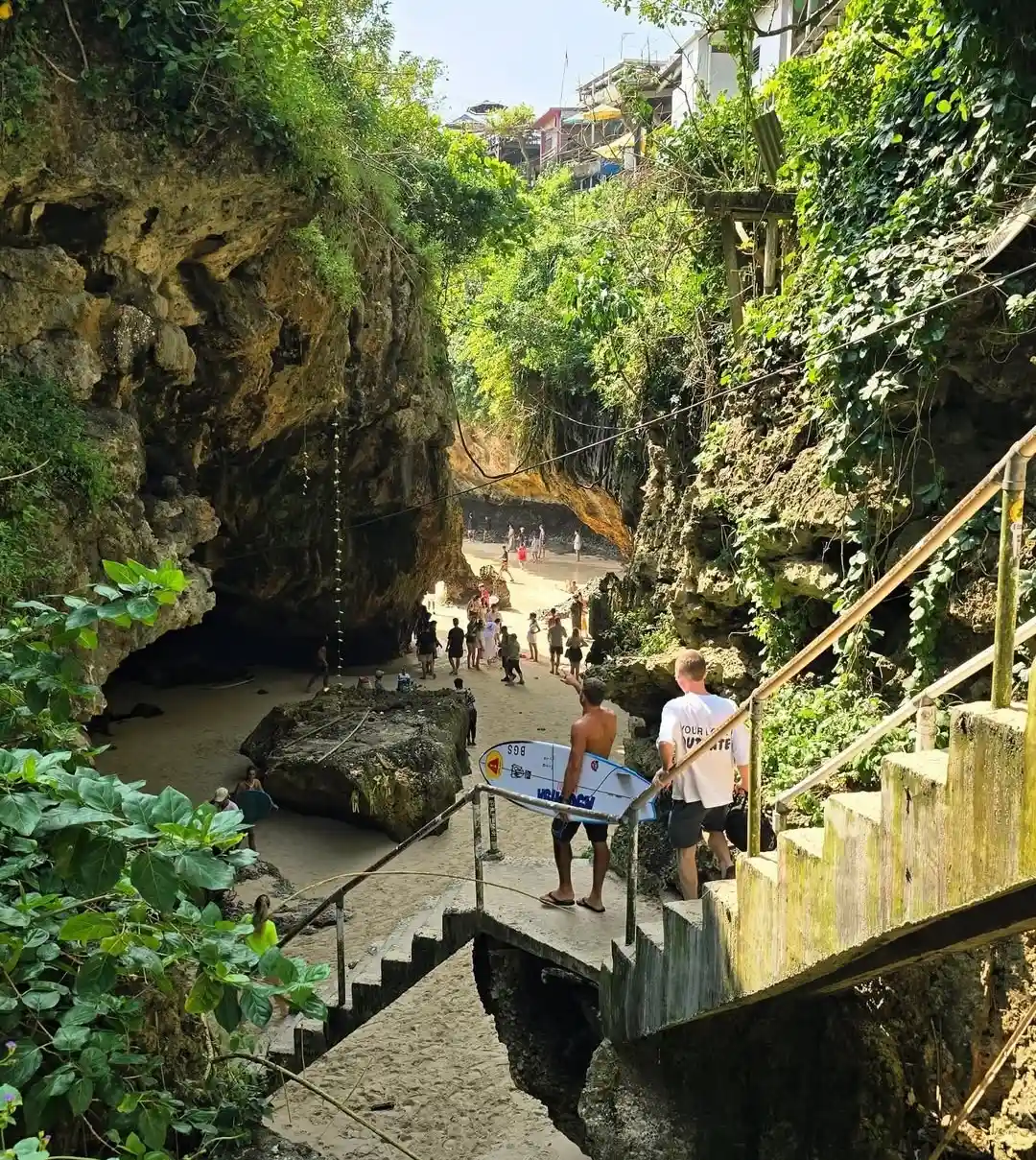 Uluwatu Beach Hopping Guide - Best Routes and Transport Options